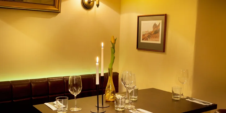 Mix grill pro 2 osoby a dvě malá pivka v restauraci u Karlova mostu