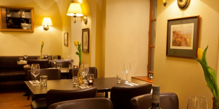 Mix grill pro 2 osoby a dvě malá pivka v restauraci u Karlova mostu