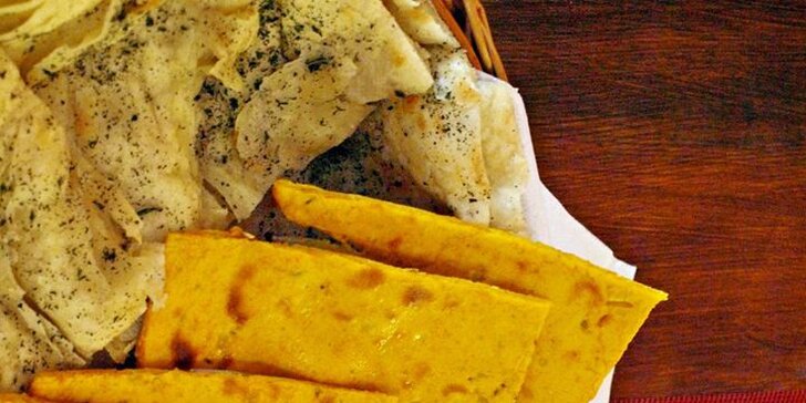 Indické menu pro dvě osoby s výběrem chodů: masové, sýrové i vege pokrmy