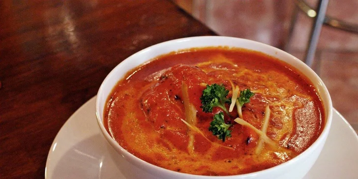 Indické menu pro dvě osoby s výběrem chodů: masové, sýrové i vege pokrmy