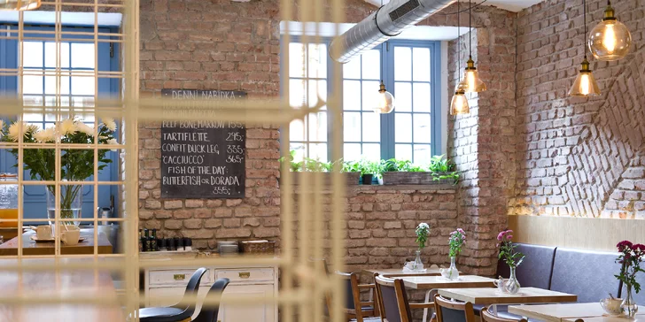 Sobotní brunch na Letné: jídlo a dezert dle výběru, káva i sklenka Prosseca