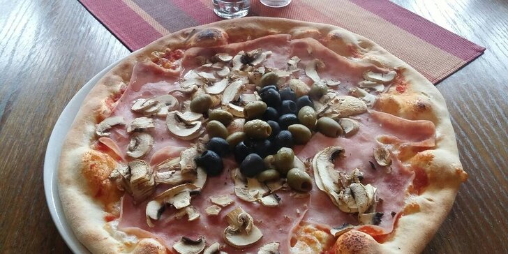 Zajděte na pizzu do La Fonduty: 2 libovolné kousky z pestré nabídky
