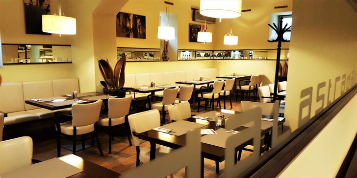 3chodové menu pro dva v La Strada: rumpsteak i mangové crème brûlée