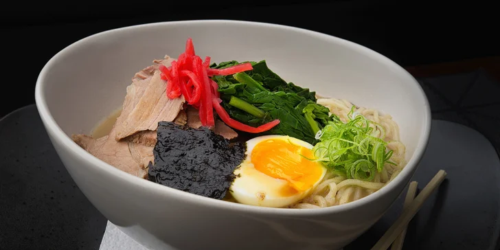Vydatná nudlová polévka ramen dle výběru v restauraci Engawa