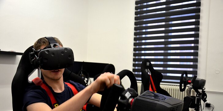 V kůži profi závodníka: racing v simulátorovém křesle, které kopíruje pohyb auta