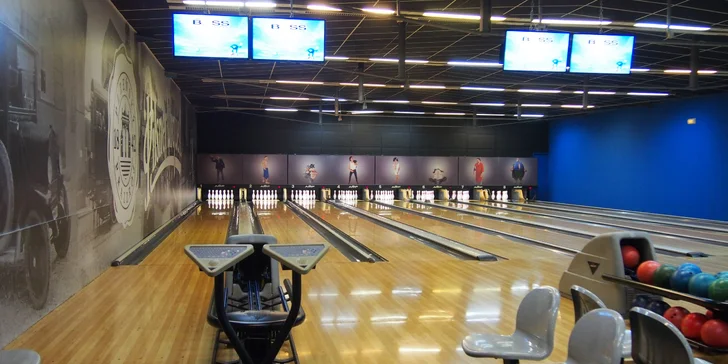 Hodina bowlingu a pizza dle vlastního výběru