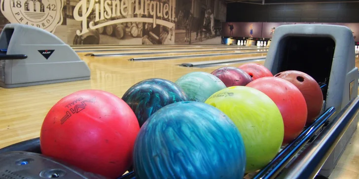 Hodina bowlingu a pizza dle vlastního výběru