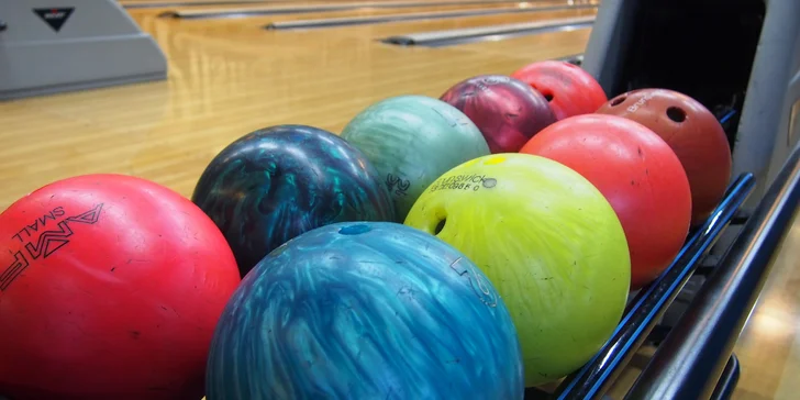 Hodina bowlingu a pizza dle vlastního výběru