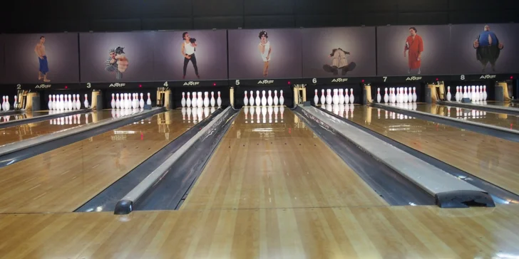 Hodina bowlingu a pizza dle vlastního výběru