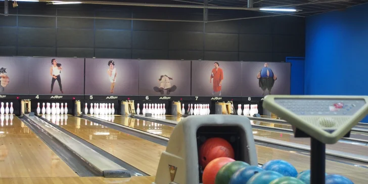 Hodina bowlingu a pizza dle vlastního výběru