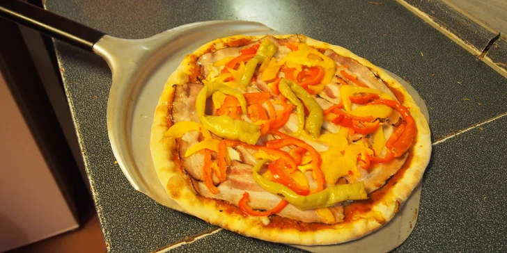 Hodina bowlingu a pizza dle vlastního výběru