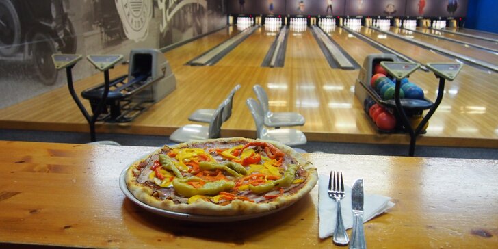 Hodina bowlingu a pizza dle vlastního výběru