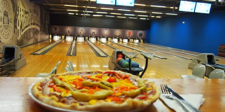 Hodina bowlingu a pizza dle vlastního výběru
