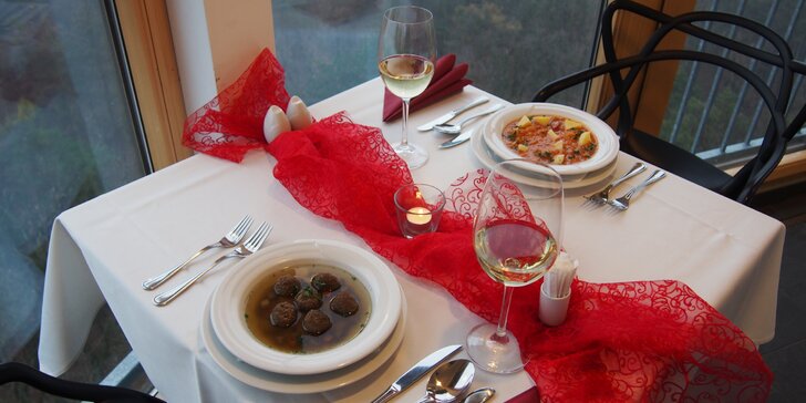 Romantický pobyt s čtyřchodovou večeří na rozhledně Kaňk u Kutné Hory