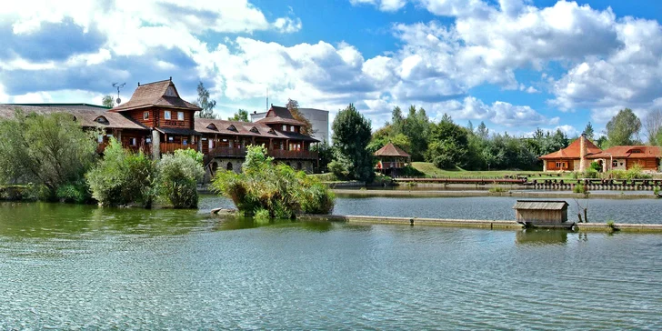 Minigolf kousek od Prahy: 80 minut zábavy pro 2 dospělé i rodiny s dětmi