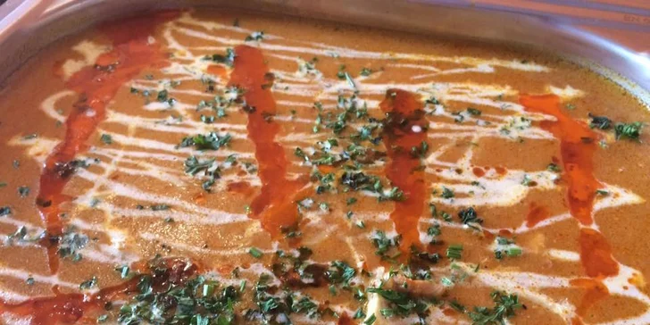 Indické menu pro dvě osoby s výběrem chodů: masové, sýrové i vege pokrmy