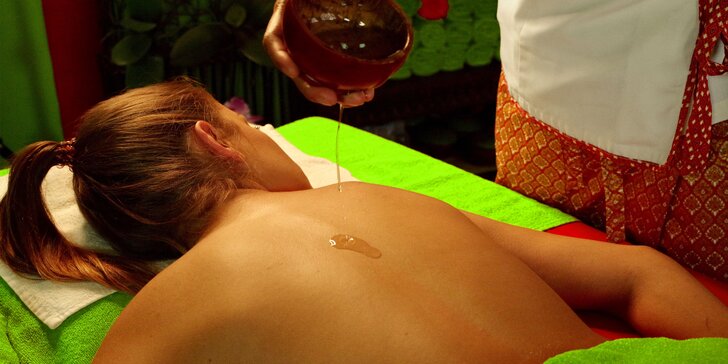 Speciální masáž dle výběru: bylinná, s kokosem i lávovými kameny