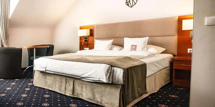 Budete ubytováni ve 2lůžkových klimatizovaných pokojích nebo apartmánu.
