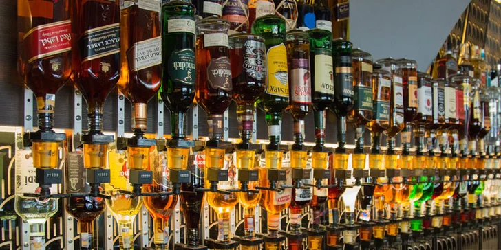 Drinky a dobroty pro 2: Tequila Sunrise s nachos nebo Piňa Colada a mandle
