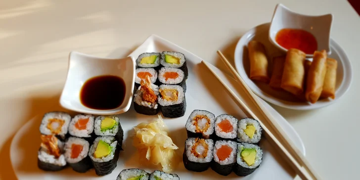 Asijské dobroty s sebou: 4× sushi maki ve 3 verzích a 6× minizávitek