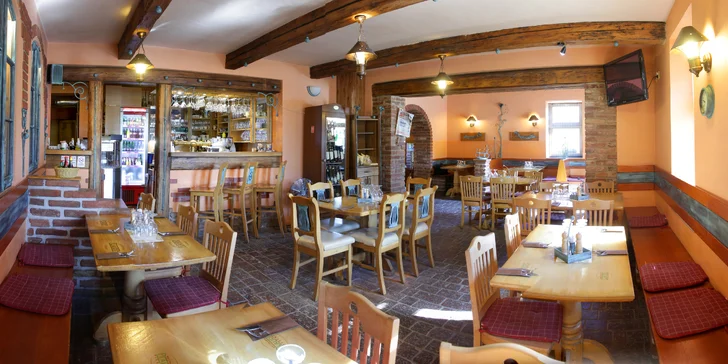 1 nebo 2 hovězí burgery s čedarem, vajíčkem a hranolky v restauraci Plaudit