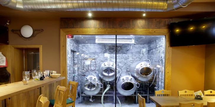 1 nebo 2 hovězí burgery s čedarem, vajíčkem a hranolky v restauraci Plaudit