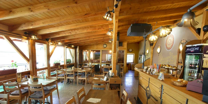 1 nebo 2 hovězí burgery s čedarem, vajíčkem a hranolky v restauraci Plaudit
