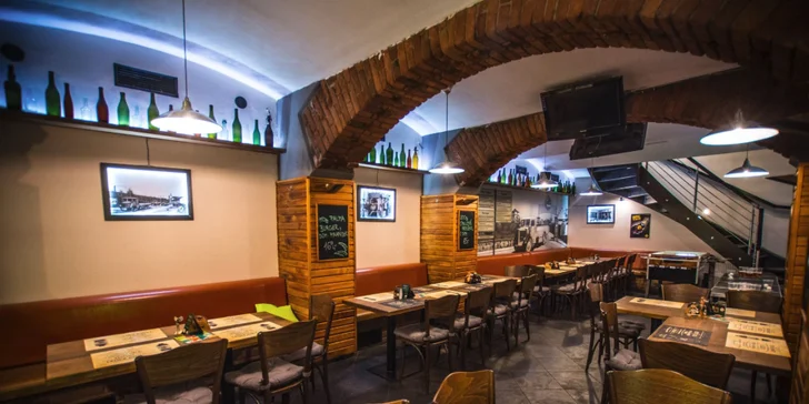 Šťavnatý burger dle vlastního výběru s domácími hranolky pro dvě osoby