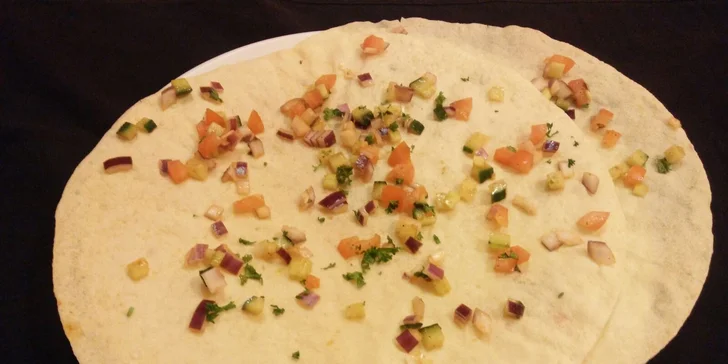Indické menu pro dvě osoby s výběrem chodů: masové, sýrové i vege pokrmy