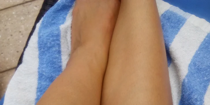 Brazilská depilace cukrovou pastou pro ženy: celé nohy či intimní partie