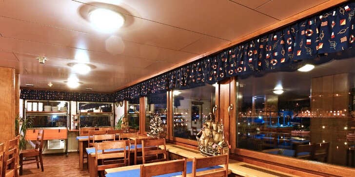 Botel Vodník: 5chodové romantické menu na lodi s výhledem na Vyšehrad pro dva