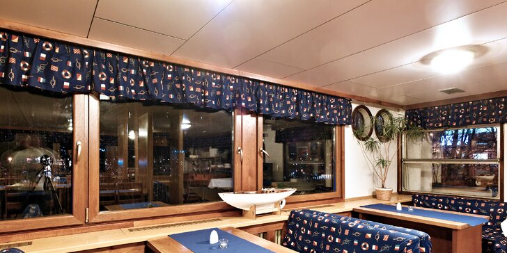 Botel Vodník: 5chodové romantické menu na lodi s výhledem na Vyšehrad pro dva
