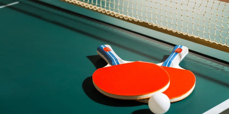 Stolní tenis: jedna nebo dvě hodiny včetně výbavy pro 2 osoby