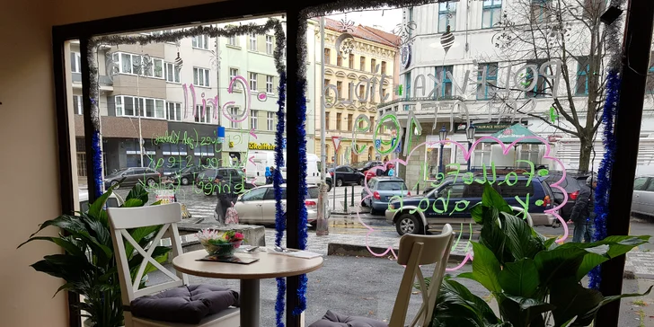 Kebab v Londýnské: 150 g kuřecího, dresing a příloha v tortille či chlebu a nápoj