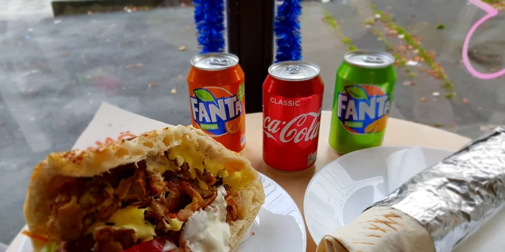Kebab v Londýnské: 150 g kuřecího, dresing a příloha v tortille či chlebu a nápoj