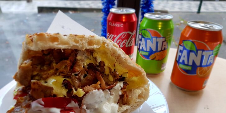 Kebab v Londýnské: 150 g kuřecího, dresing a příloha v tortille či chlebu a nápoj