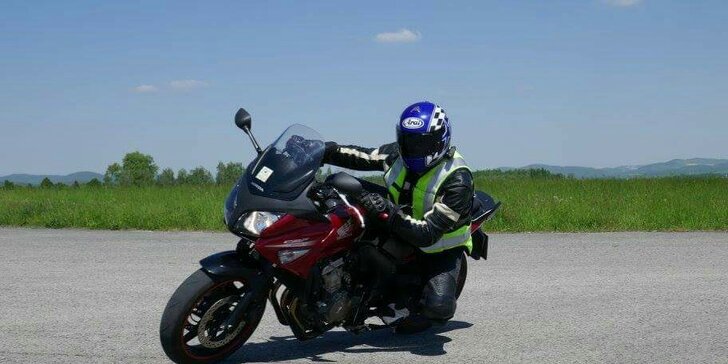 Ovládejte motocykl jako motokrál: jednodenní kurz pro začátečníky i pokročilé