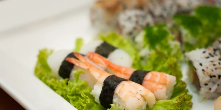 Sushi na mnoho způsobů: sety s 32, 34 nebo 66 kousky s možností rozvozu