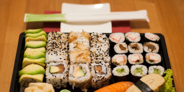 Sushi na mnoho způsobů: sety s 32, 34 nebo 66 kousky s možností rozvozu