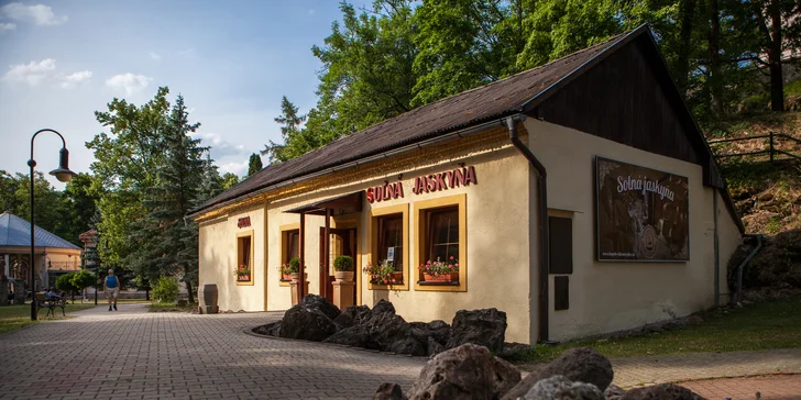 V krásnom prírodnom prostredí sú vzácne minerálne pramene, ktoré pôsobia blahodarne na nervovú a pohybovú sústavu. 