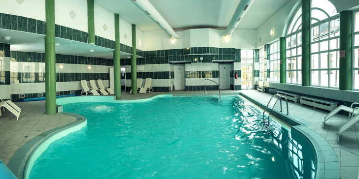 Pobyt jako v pohádce: snídaně či polopenze, wellness a láhev sektu pro 2