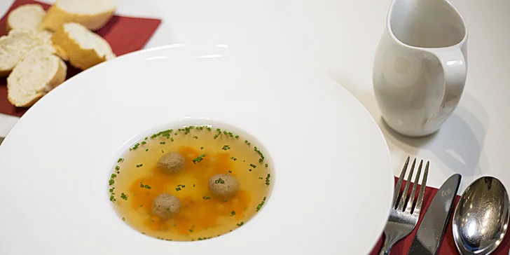 5chodové menu pro dva s consommé a mořským vlkem nebo kachním prsem