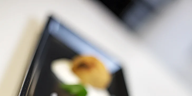 5chodové menu pro dva s consommé a mořským vlkem nebo kachním prsem