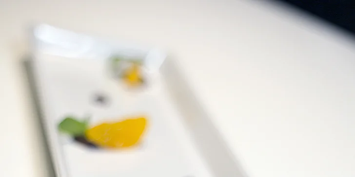 5chodové menu pro dva s consommé a mořským vlkem nebo kachním prsem