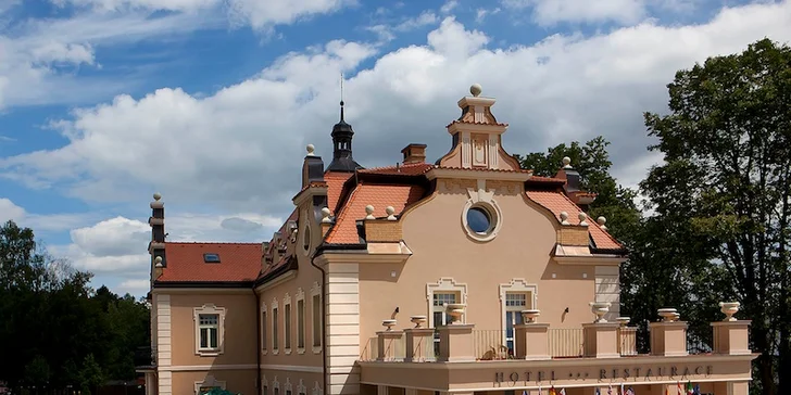 Valentýnský pobyt s večeří na zámku vč. variant s plesem nebo masáží