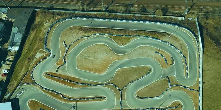 Jízdy v motokáře na jediné venkovní trati v Praze - na suchu, sněhu i vodě