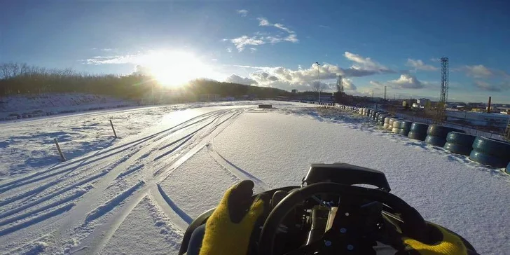 Jízdy v motokáře na jediné venkovní trati v Praze - na suchu, sněhu i vodě