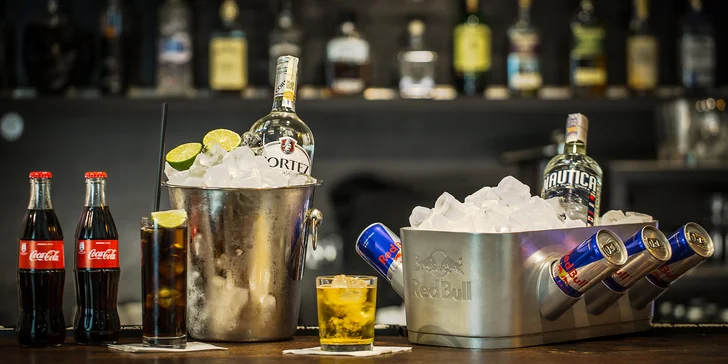 Bottle servis pro partu přátel: Cuba Libre nebo vodka s Red Bullem