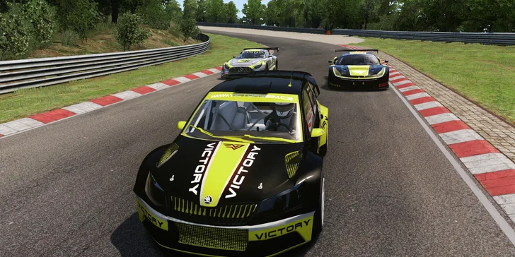 Jízda na promakaném simulátoru závodního auta pro 1 nebo 4 řidiče