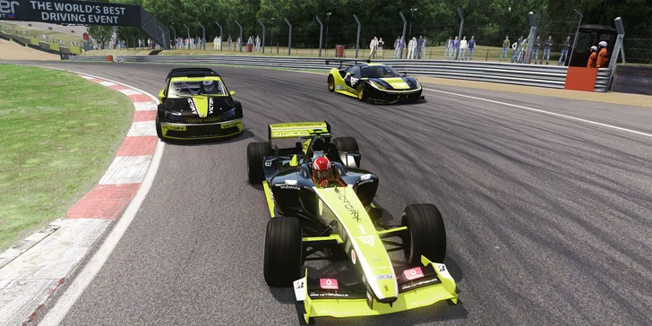 Jízda na promakaném simulátoru závodního auta pro 1 nebo 4 řidiče